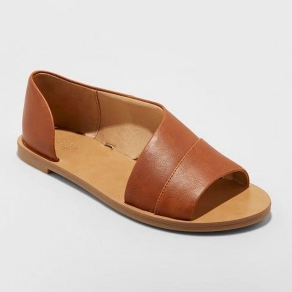 NWOT UNIVESAL THREAD LISSA ASYMMETRICAL SANDALS